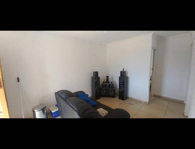 2 BEDROOM HOUSE FOR SALE IN MAHUBE VALLEY